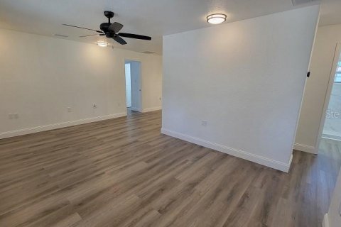 Villa ou maison à louer à Port Richey, Floride: 3 chambres, 128.58 m2 № 2426941 - photo 2