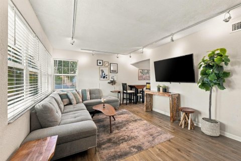 Villa ou maison à vendre à Fort Lauderdale, Floride: 2 chambres, 63.36 m2 № 2418277 - photo 3