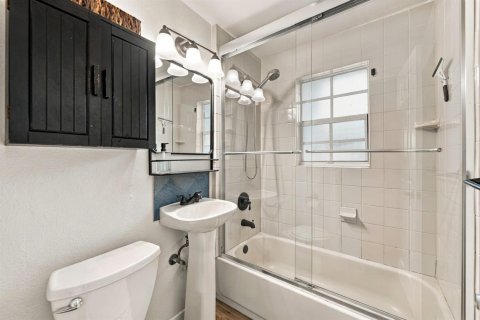 Villa ou maison à vendre à Fort Lauderdale, Floride: 2 chambres, 63.36 m2 № 2418277 - photo 18