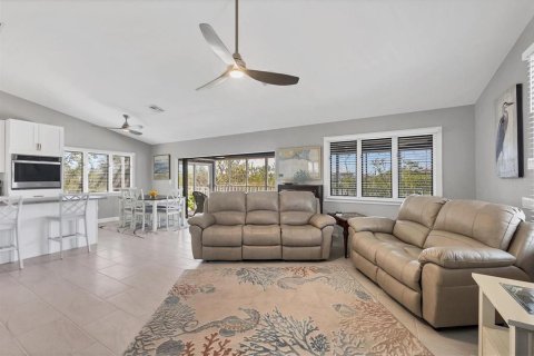 House in Placida, Florida 2 bedrooms, 104.05 sq.m. № 1553505 - photo 13