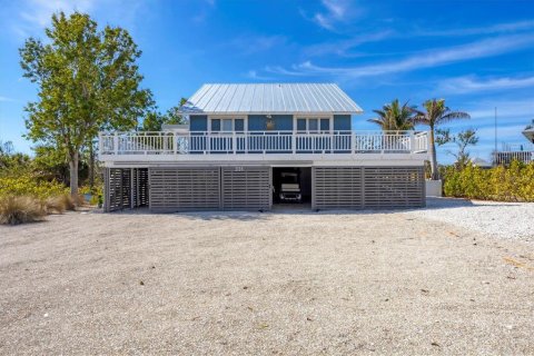 House in Placida, Florida 2 bedrooms, 104.05 sq.m. № 1553505 - photo 2