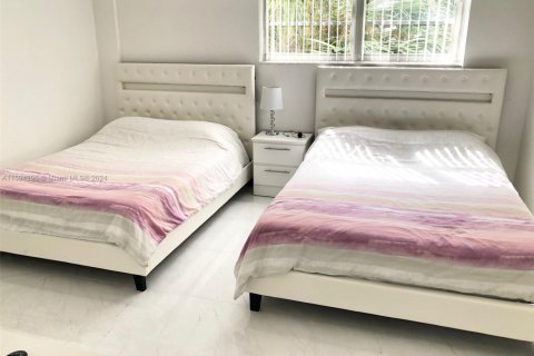 Condominio en venta en Hollywood, Florida, 1 dormitorio, 81.2 m2 № 2035209 - foto 3