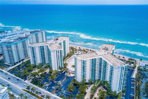 Condominio en venta en Hollywood, Florida, 1 dormitorio, 81.2 m2 № 2035209 - foto 23