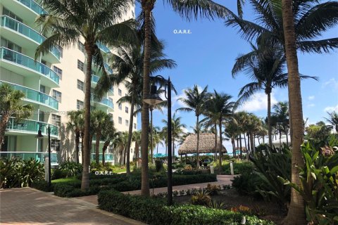 Condominio en venta en Hollywood, Florida, 1 dormitorio, 81.2 m2 № 2035209 - foto 29