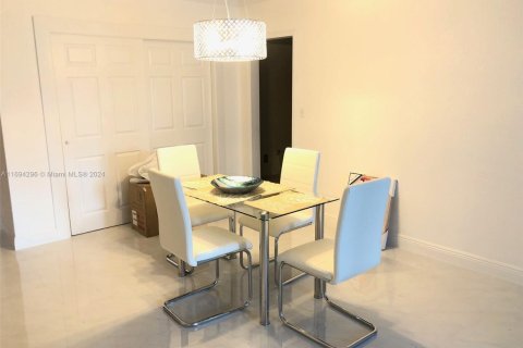 Condominio en venta en Hollywood, Florida, 1 dormitorio, 81.2 m2 № 2035209 - foto 10