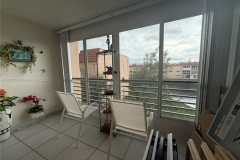 Copropriété à vendre à Sunrise, Floride: 2 chambres, 78.97 m2 № 1981136 - photo 11