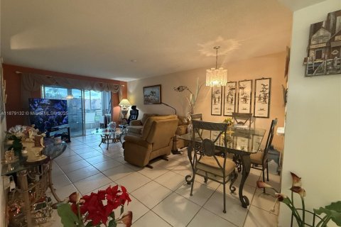 Copropriété à vendre à Sunrise, Floride: 2 chambres, 78.97 m2 № 1981136 - photo 6