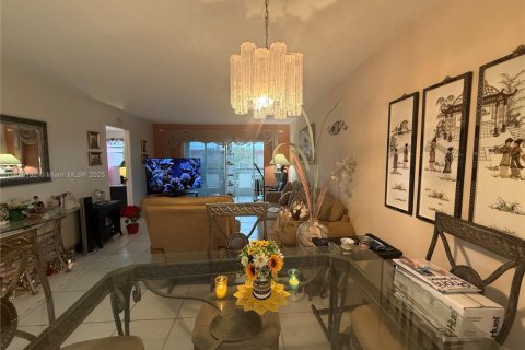 Copropriété à vendre à Sunrise, Floride: 2 chambres, 78.97 m2 № 1981136 - photo 2