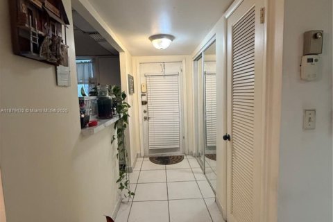 Copropriété à vendre à Sunrise, Floride: 2 chambres, 78.97 m2 № 1981136 - photo 9