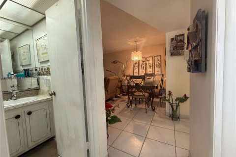 Copropriété à vendre à Sunrise, Floride: 2 chambres, 78.97 m2 № 1981136 - photo 8