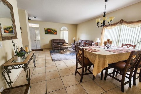 House in Orlando, Florida 5 bedrooms, 253.34 sq.m. № 1766023 - photo 3
