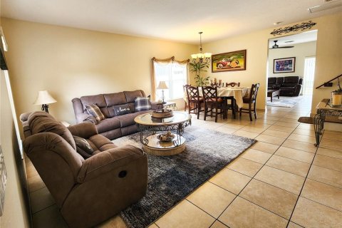 House in Orlando, Florida 5 bedrooms, 253.34 sq.m. № 1766023 - photo 4