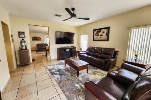House in Orlando, Florida 5 bedrooms, 253.34 sq.m. № 1766023 - photo 9