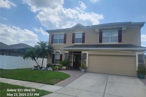 House in Orlando, Florida 5 bedrooms, 253.34 sq.m. № 1766023 - photo 1