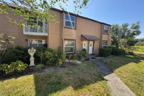 Townhouse in Clearwater, Florida 2 bedrooms, 92.62 sq.m. № 1655185 - photo 1