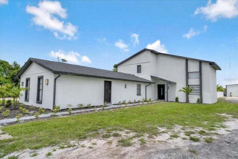 Villa ou maison à vendre à Orange City, Floride: 6 chambres, 321.53 m2 № 1826608 - photo 2