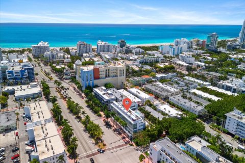 Condo in Miami Beach, Florida, 1 bedroom № 1959987 - photo 8