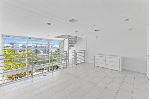 Condo in Miami Beach, Florida, 1 bedroom № 1959987 - photo 24