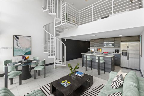 Condo in Miami Beach, Florida, 1 bedroom № 1959987 - photo 2