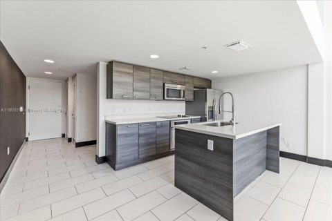 Condo in Miami Beach, Florida, 1 bedroom № 1959987 - photo 17