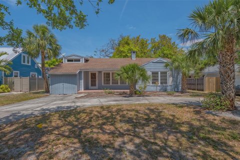 House in Sarasota, Florida 2 bedrooms, 152.73 sq.m. № 1658459 - photo 2