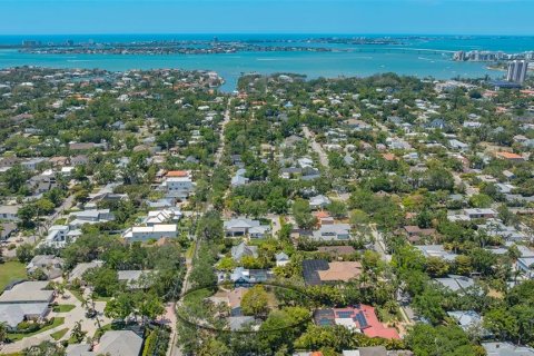 House in Sarasota, Florida 2 bedrooms, 152.73 sq.m. № 1658459 - photo 1