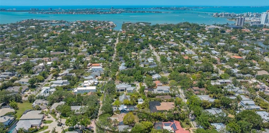 House in Sarasota, Florida 2 bedrooms, 152.73 sq.m. № 1658459