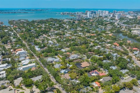 House in Sarasota, Florida 2 bedrooms, 152.73 sq.m. № 1658459 - photo 5