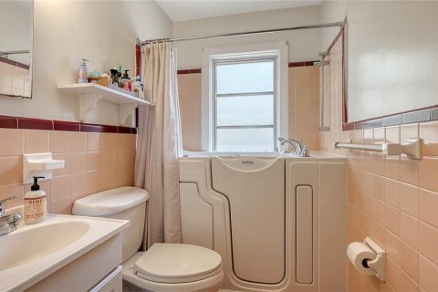 House in Sarasota, Florida 2 bedrooms, 152.73 sq.m. № 1658459 - photo 21