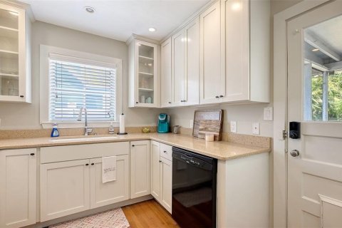 House in Sarasota, Florida 2 bedrooms, 152.73 sq.m. № 1658459 - photo 16