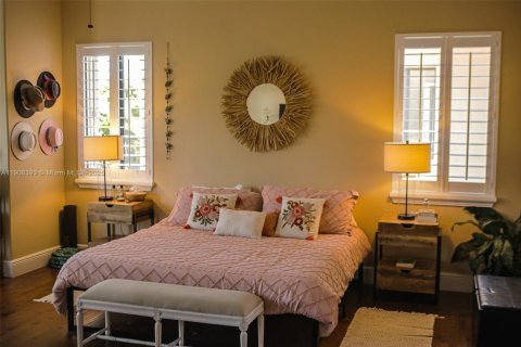 House in Cutler Bay, Florida 5 bedrooms, 438.22 sq.m. № 1964582 - photo 21