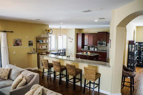 House in Cutler Bay, Florida 5 bedrooms, 438.22 sq.m. № 1964582 - photo 17