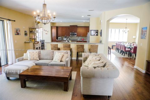 House in Cutler Bay, Florida 5 bedrooms, 438.22 sq.m. № 1964582 - photo 9