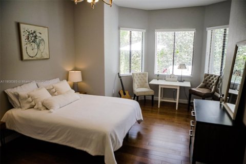 House in Cutler Bay, Florida 5 bedrooms, 438.22 sq.m. № 1964582 - photo 15