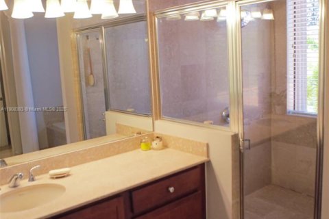 House in Cutler Bay, Florida 5 bedrooms, 438.22 sq.m. № 1964582 - photo 27