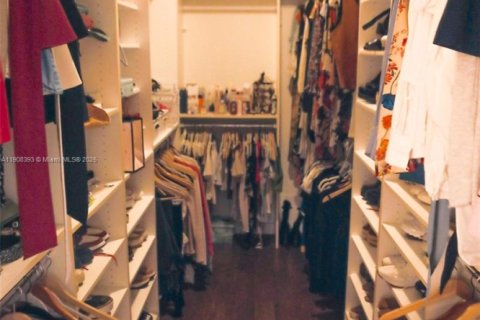 House in Cutler Bay, Florida 5 bedrooms, 438.22 sq.m. № 1964582 - photo 22