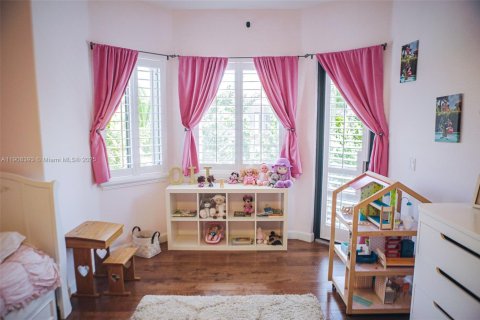 House in Cutler Bay, Florida 5 bedrooms, 438.22 sq.m. № 1964582 - photo 12