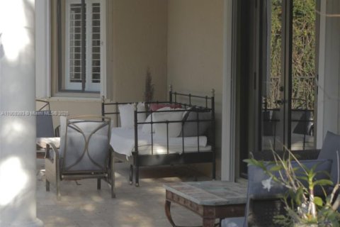 House in Cutler Bay, Florida 5 bedrooms, 438.22 sq.m. № 1964582 - photo 24