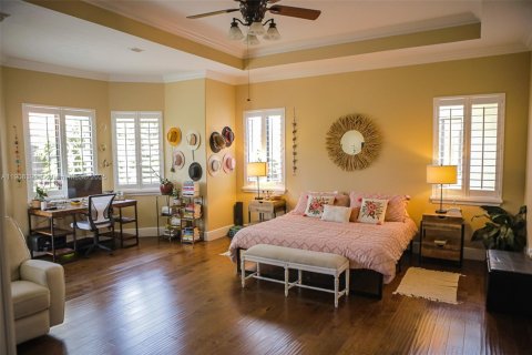 House in Cutler Bay, Florida 5 bedrooms, 438.22 sq.m. № 1964582 - photo 19