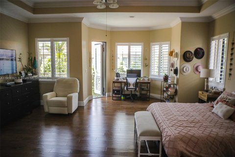 House in Cutler Bay, Florida 5 bedrooms, 438.22 sq.m. № 1964582 - photo 20