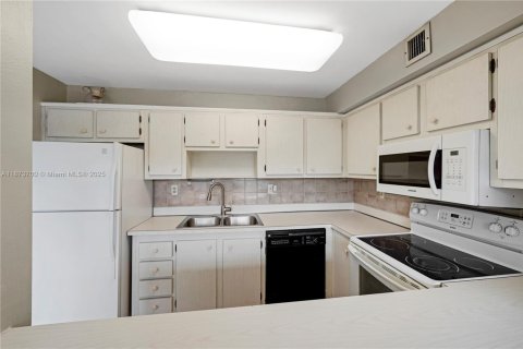 Condo in Davie, Florida, 2 bedrooms  № 1927746 - photo 10