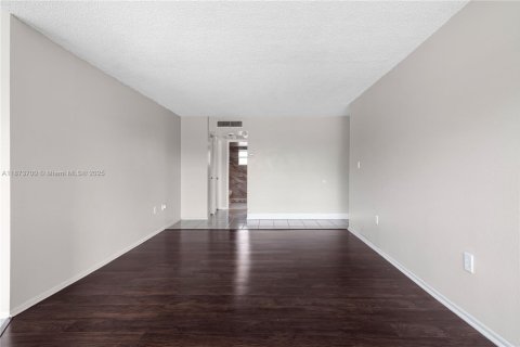 Condo in Davie, Florida, 2 bedrooms  № 1927746 - photo 5