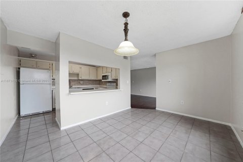 Condo in Davie, Florida, 2 bedrooms  № 1927746 - photo 9