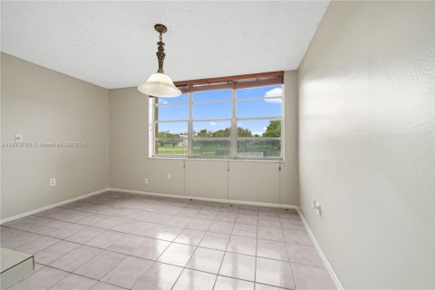 Condo in Davie, Florida, 2 bedrooms  № 1927746 - photo 13