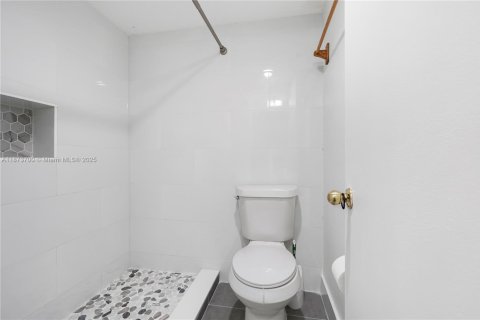 Condo in Davie, Florida, 2 bedrooms  № 1927746 - photo 21