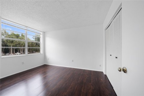 Condo in Davie, Florida, 2 bedrooms  № 1927746 - photo 14