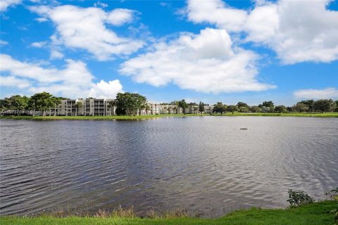 Condo in Davie, Florida, 2 bedrooms  № 1927746 - photo 26