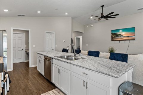 House in Polk City, Florida 4 bedrooms, 162.49 sq.m. № 1853995 - photo 17