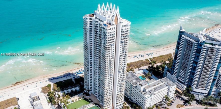 Кондоминиум с 1 спальней в Майами-Бич, Флорида № 1979425