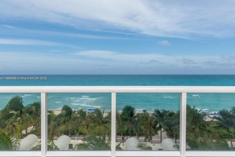 Снять в аренду кондоминиум в Майами-Бич, Флорида 1 спальня, 63.45м2, № 1979425 - фото 2